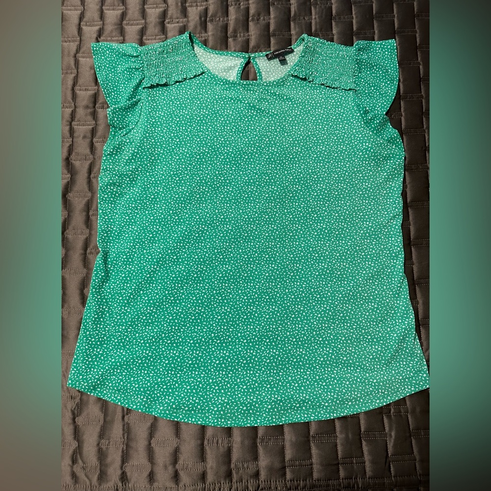 Womens Adrianna Papell green top. Size XL. Smoke/pet free home.